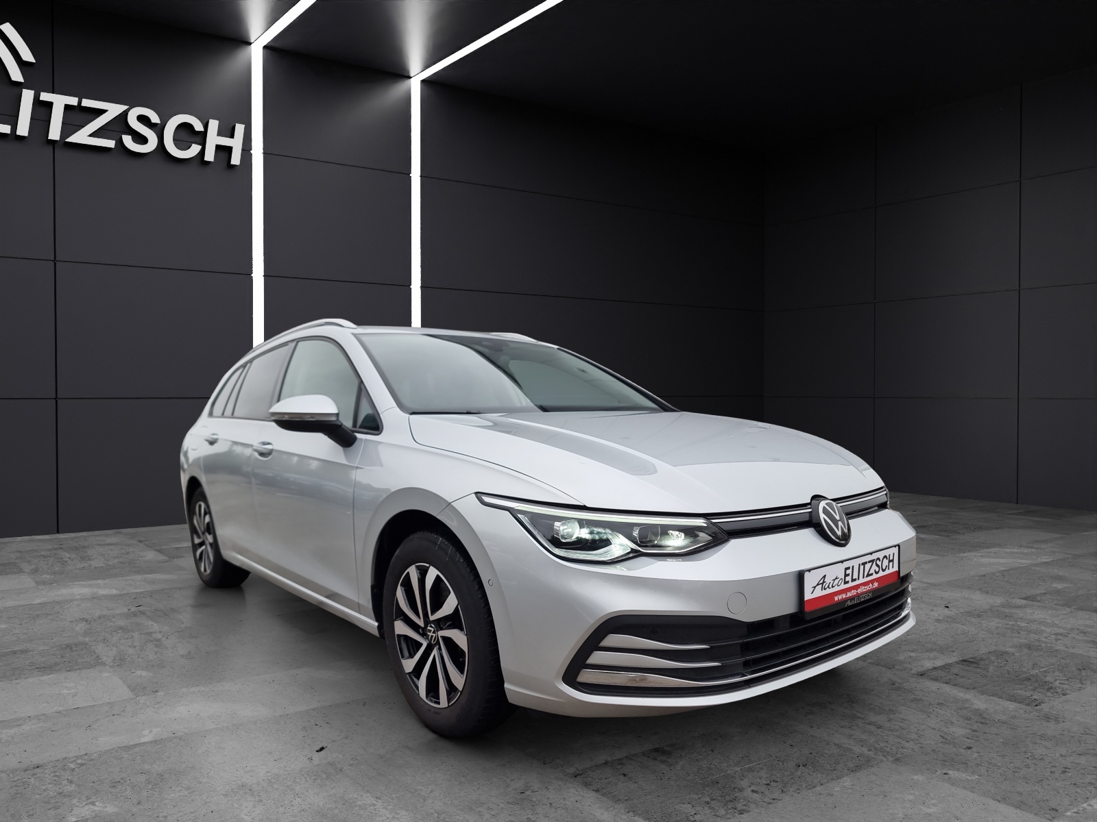 Fahrzeugabbildung Volkswagen Golf VIII Variant TDI Active DSG LEDplus AHK Navi AID ACC RFK SH