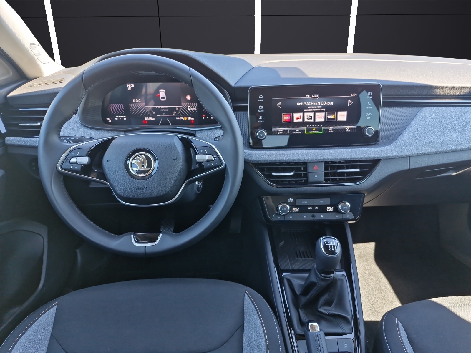 Fahrzeugabbildung SKODA Scala TSI Selection LED AHK GRA PDC SH fertig
