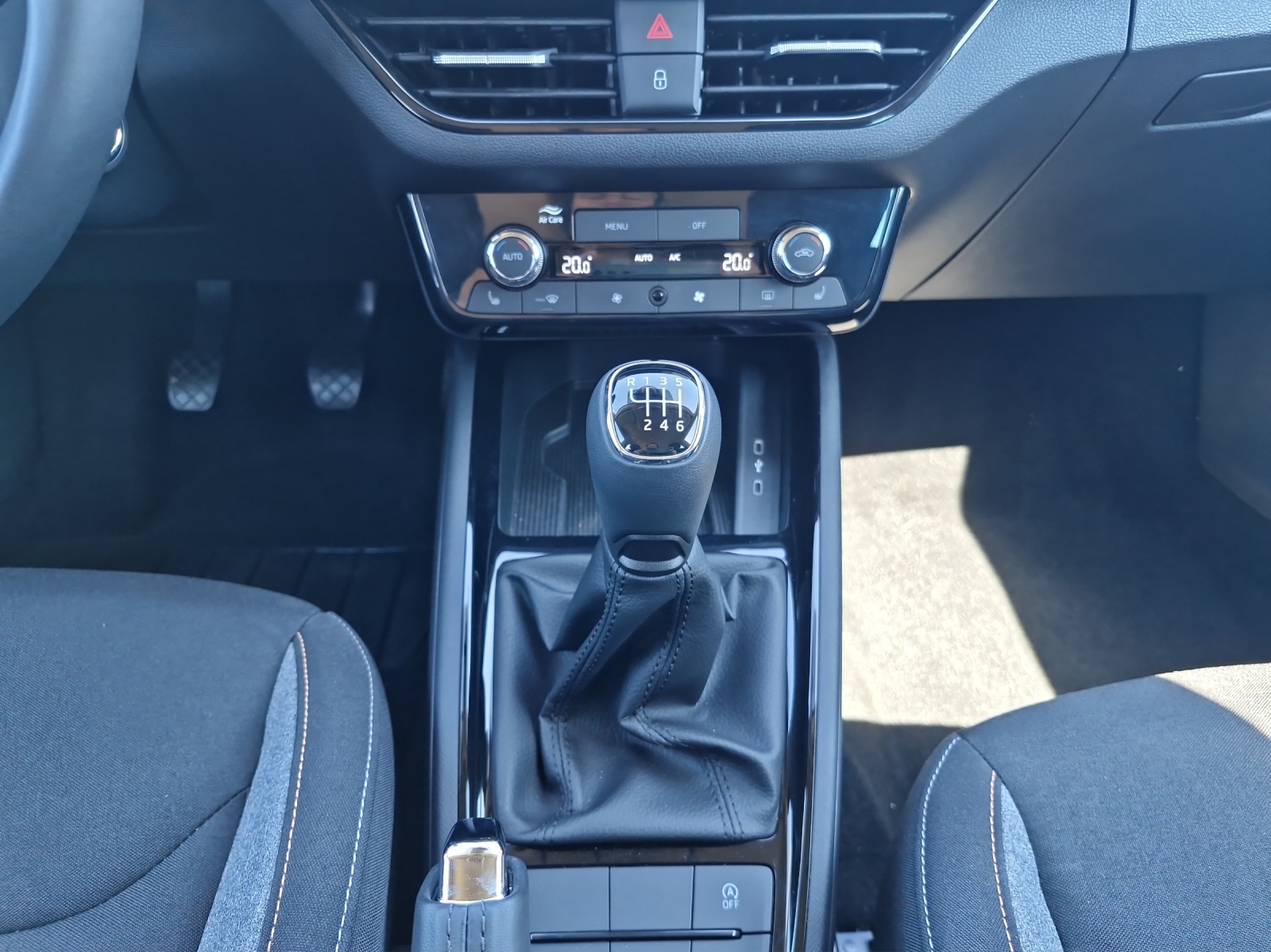 Fahrzeugabbildung SKODA Scala TSI Selection LED AHK GRA PDC SH fertig