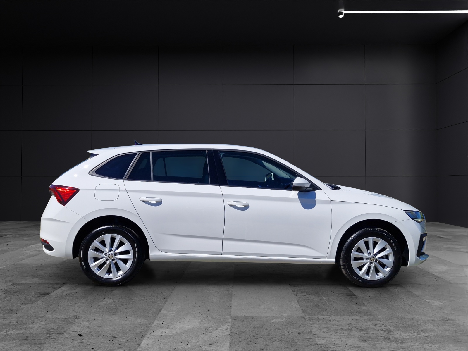 Fahrzeugabbildung SKODA Scala TSI Selection LED AHK GRA PDC SH fertig