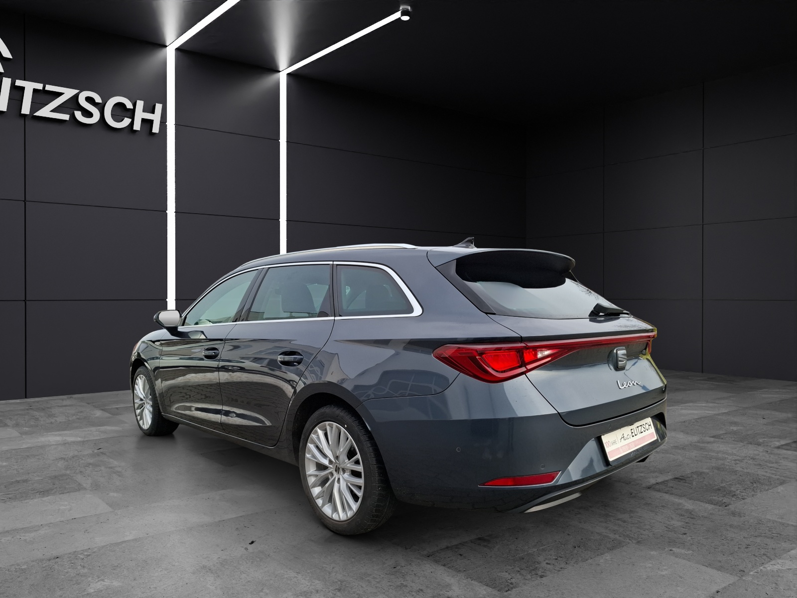 Fahrzeugabbildung SEAT Leon ST eTSI Xcellence DSG LED AHK Navi ACC RFK SH