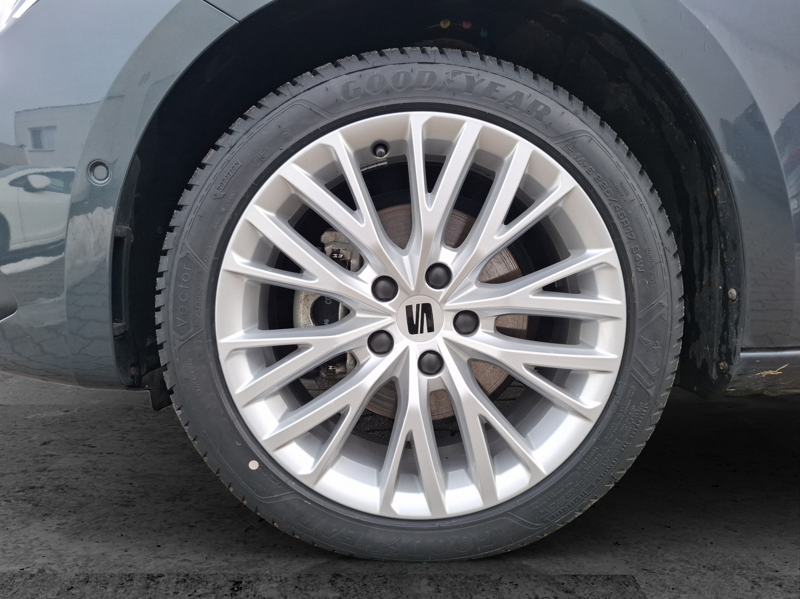 Fahrzeugabbildung SEAT Leon ST eTSI Xcellence DSG LED AHK Navi ACC RFK SH