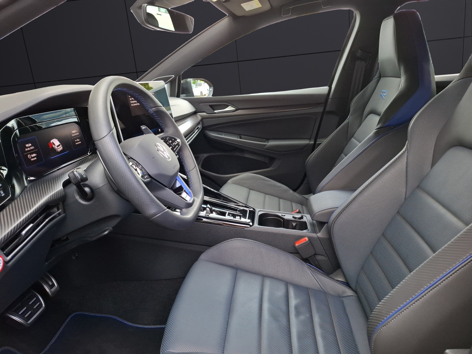 Fahrzeugabbildung Volkswagen Golf VIII R Performance Black-Edition Matrix Harman Leder