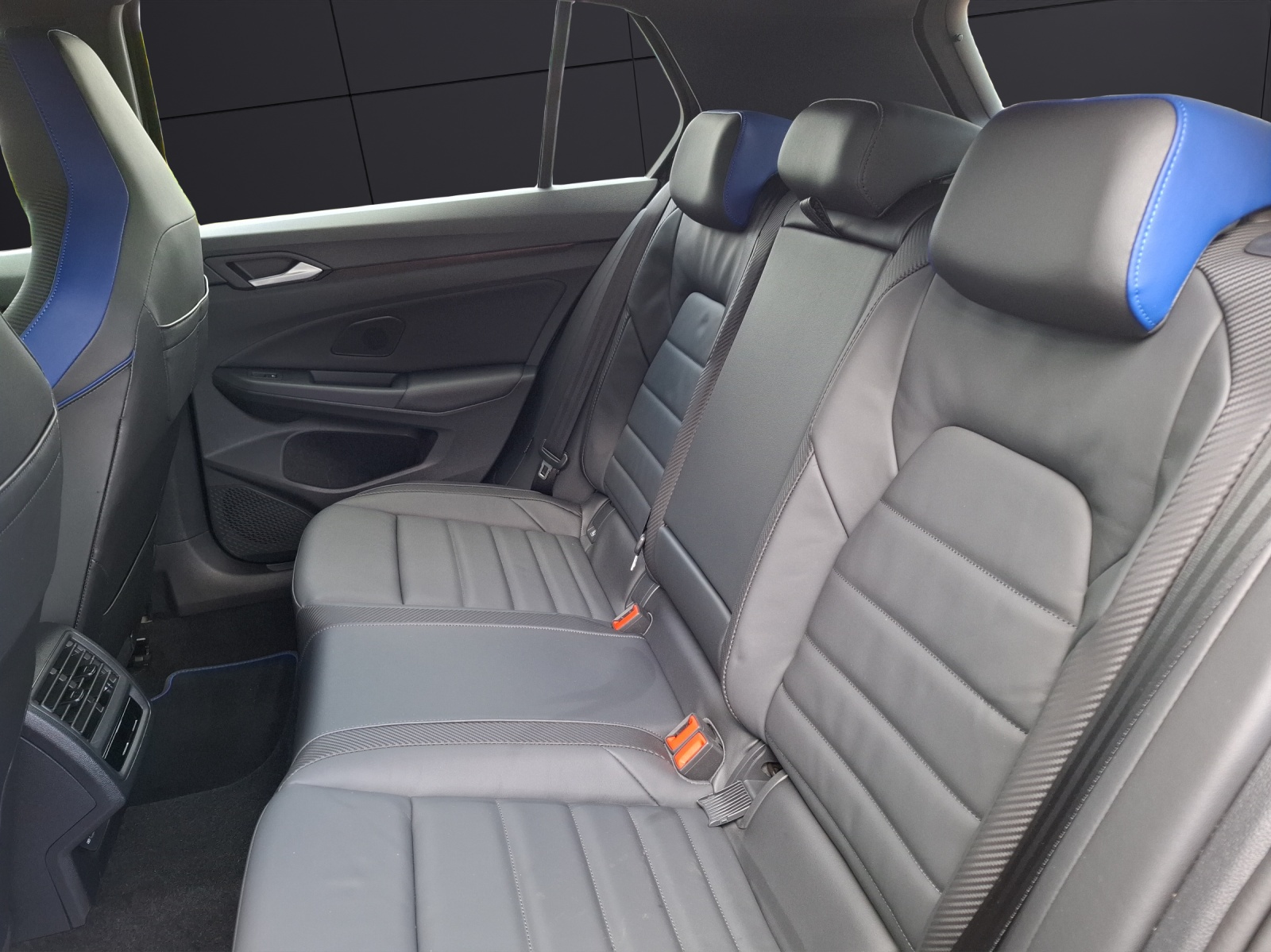 Fahrzeugabbildung Volkswagen Golf VIII R Performance Black-Edition Matrix Harman Leder
