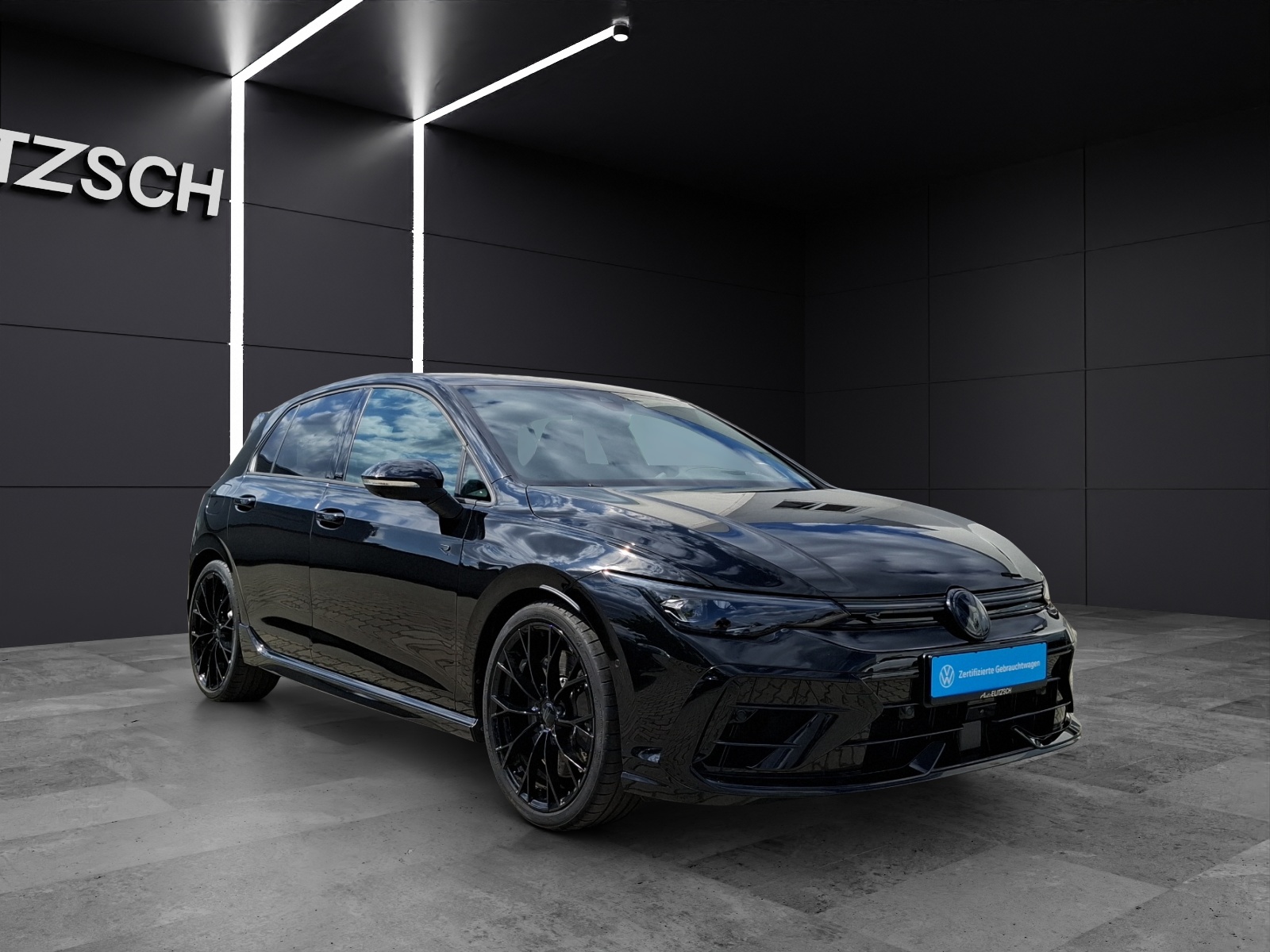 Fahrzeugabbildung Volkswagen Golf VIII R Performance Black-Edition Matrix Harman Leder