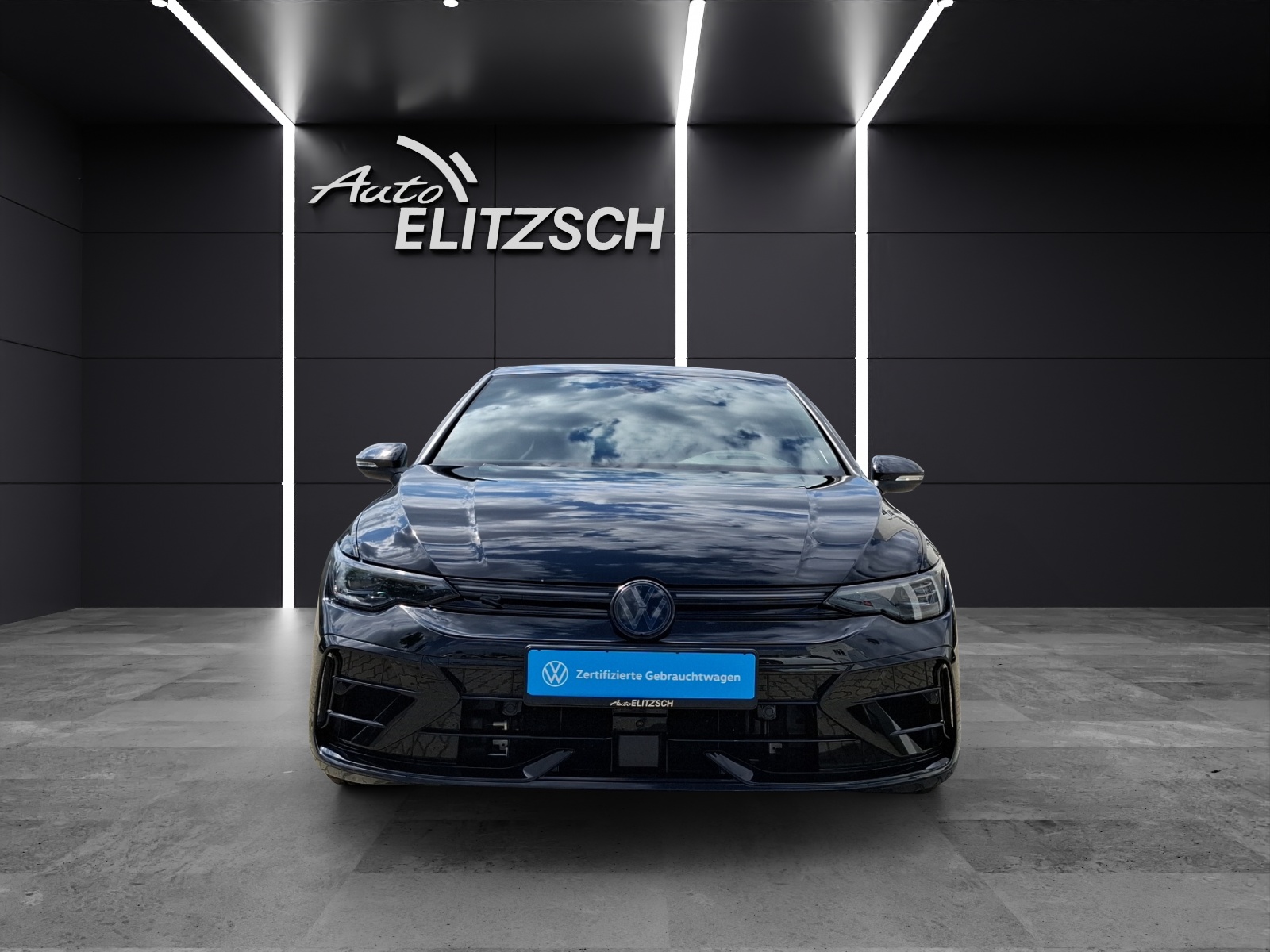 Fahrzeugabbildung Volkswagen Golf VIII R Performance Black-Edition Matrix Harman Leder