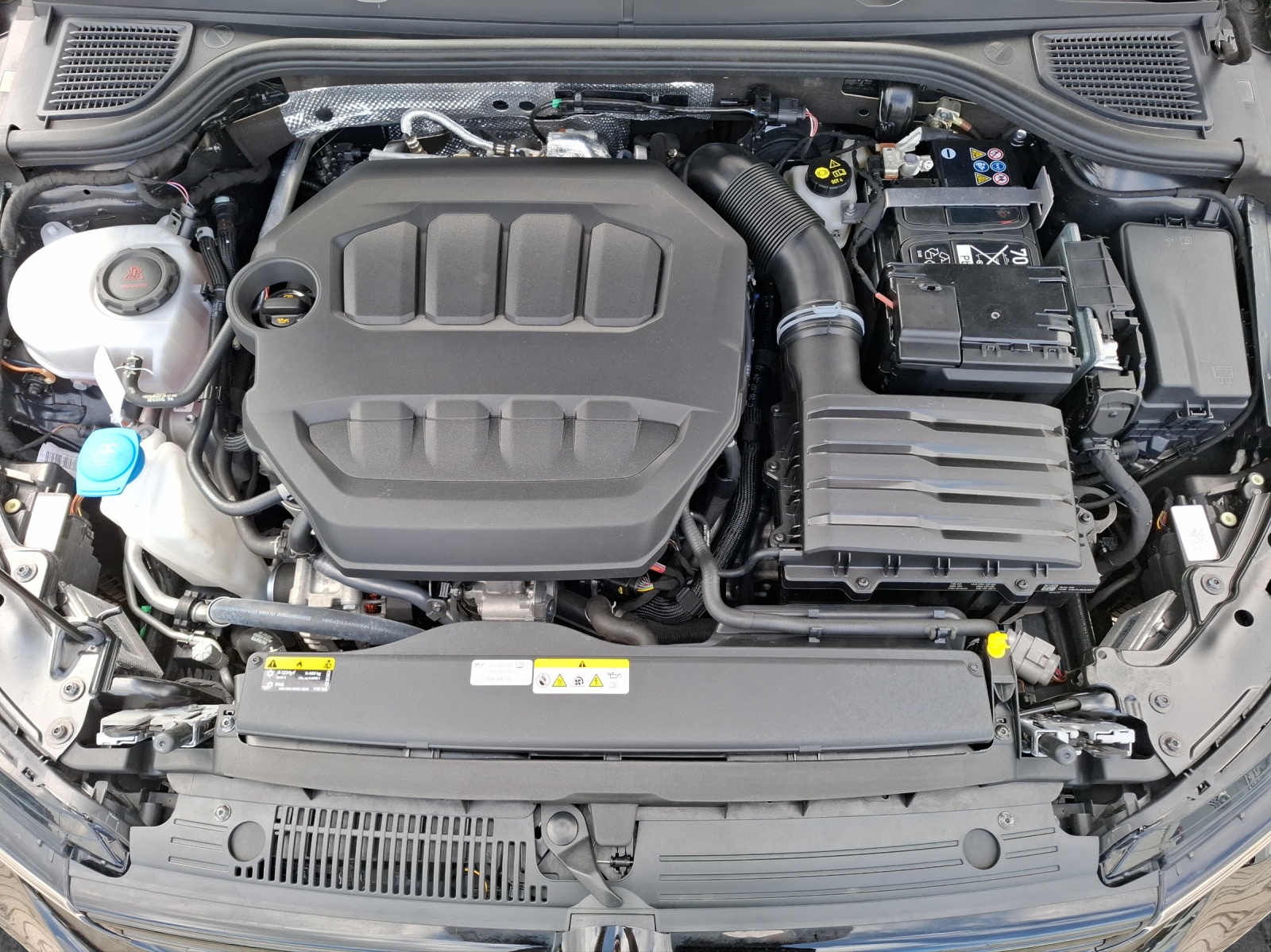 Fahrzeugabbildung Volkswagen Golf VIII R Performance Black-Edition Matrix Harman Leder