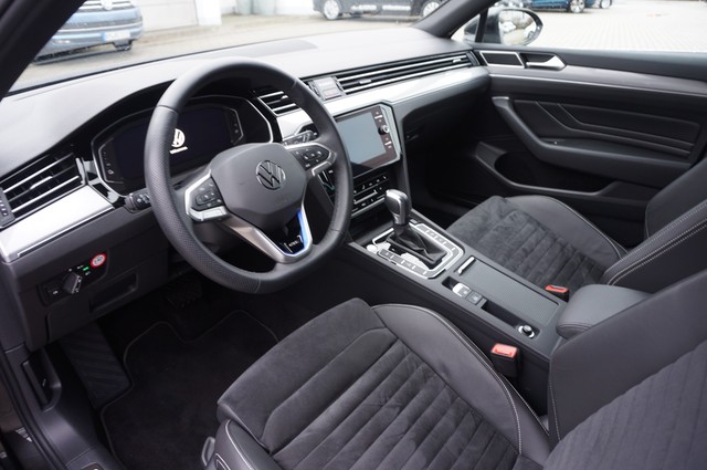 Fahrzeugabbildung Volkswagen Passat Variant GTE Standhzg Matrix AHK Leder ACC Kamera