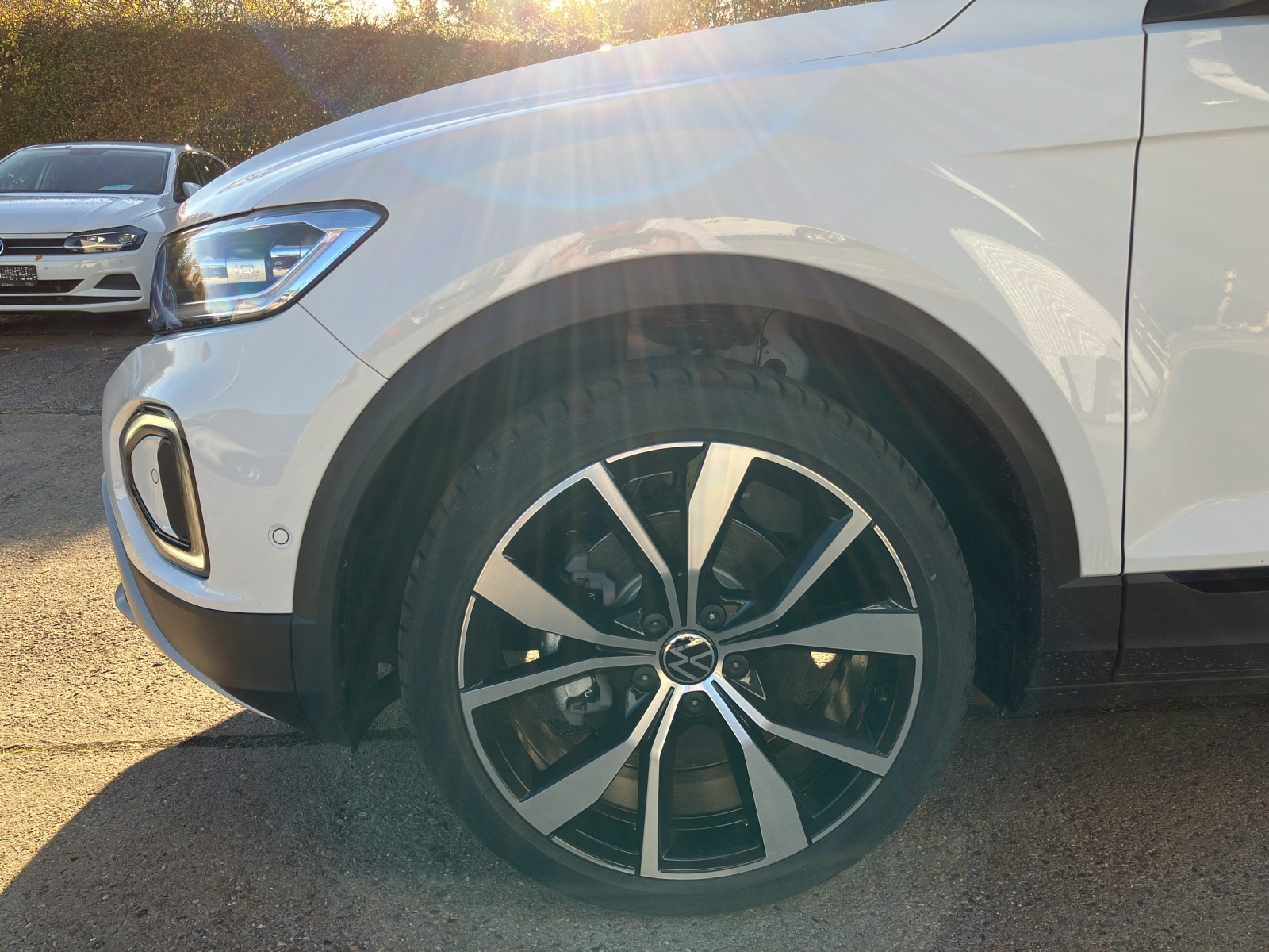 Fahrzeugabbildung Volkswagen T-Roc Style AHZV NAVI LED DAB AUTO LIGT