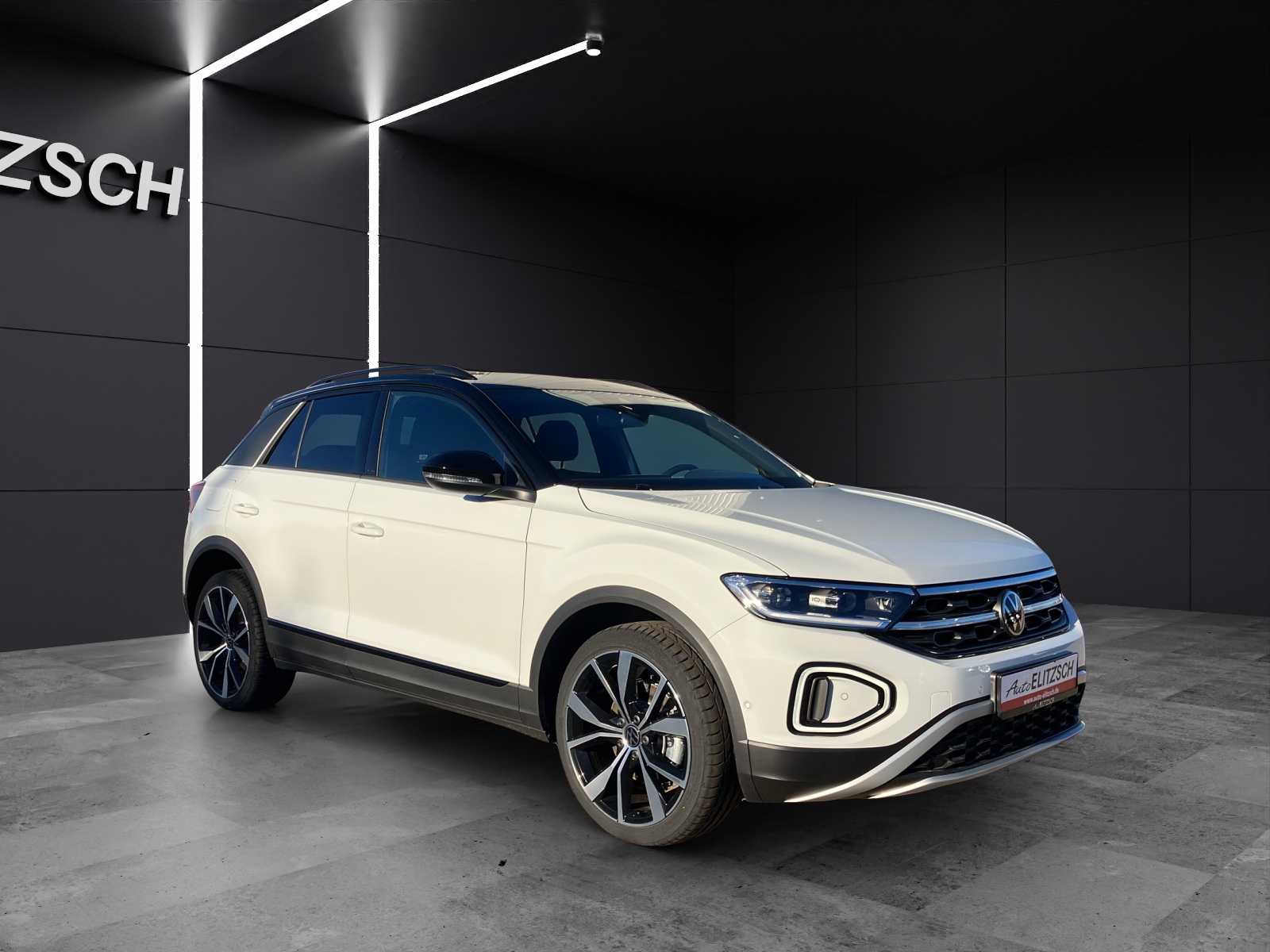 Fahrzeugabbildung Volkswagen T-Roc Style AHZV NAVI LED DAB AUTO LIGT