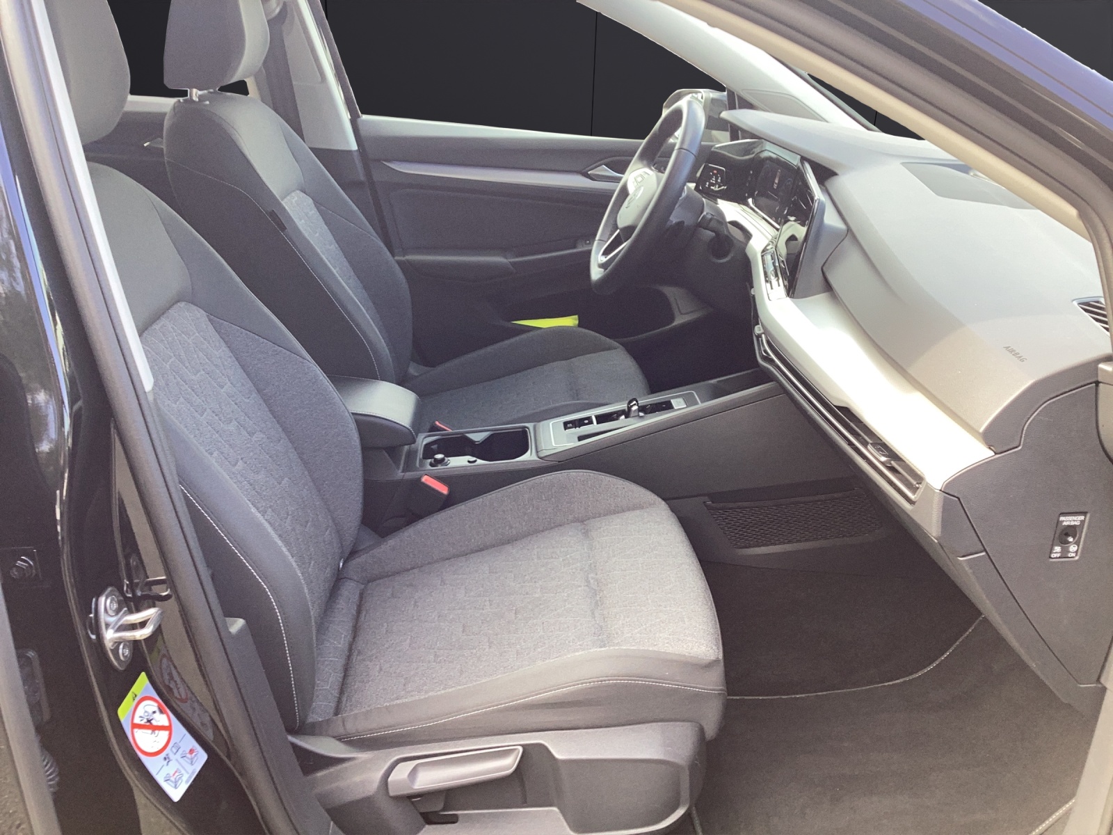 Fahrzeugabbildung Volkswagen Golf VIII Life TDI DSG LED ACC AHK RFK SHZ AID NAVI