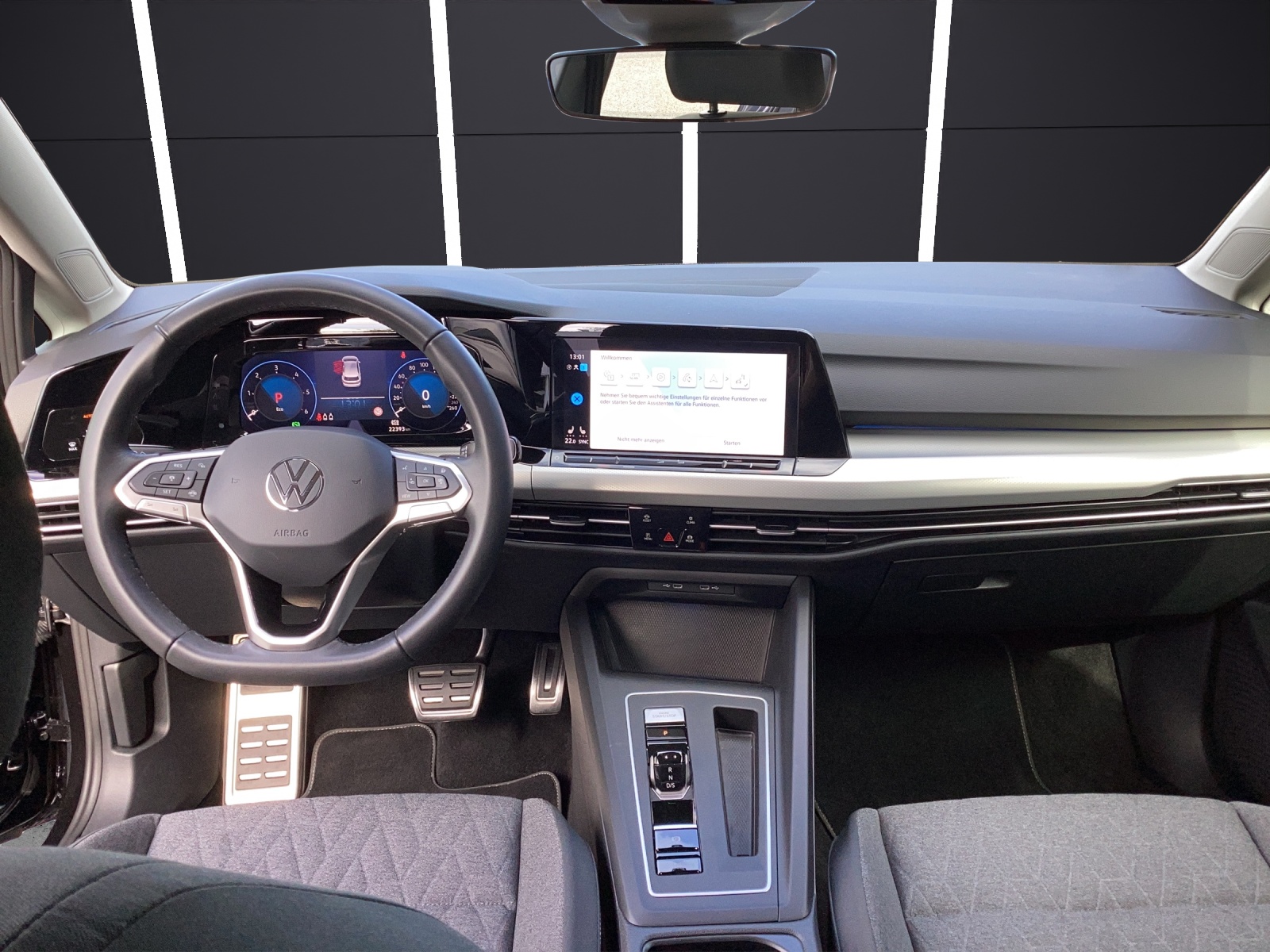 Fahrzeugabbildung Volkswagen Golf VIII Life TDI DSG LED ACC AHK RFK SHZ AID NAVI