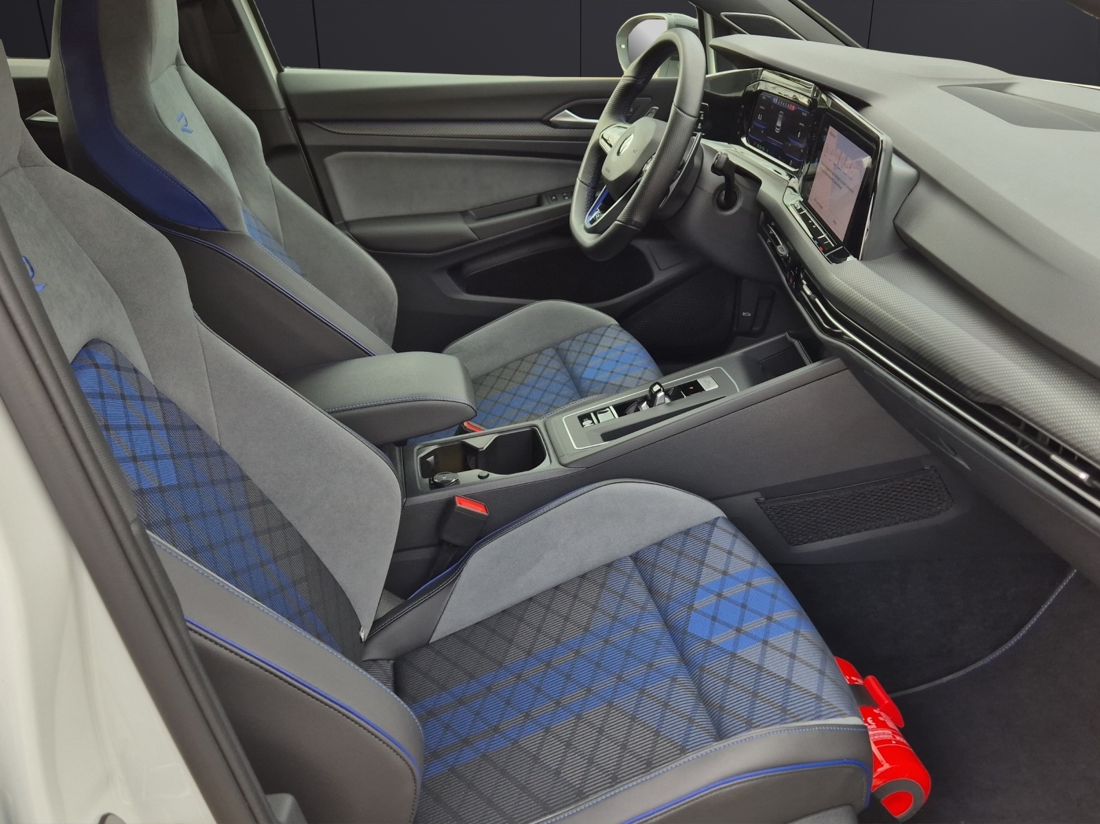 Fahrzeugabbildung Volkswagen Golf VIII R DSG 4M LEDplus Navi AID Pano Akra ACC RFK Harman SH 19