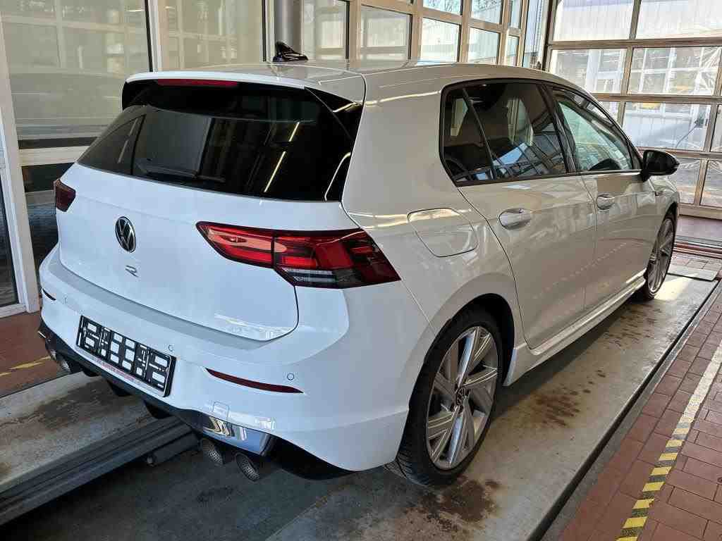 Fahrzeugabbildung Volkswagen Golf VIII R DSG 4M LEDplus Navi AID Pano Akra ACC RFK Harman SH 19