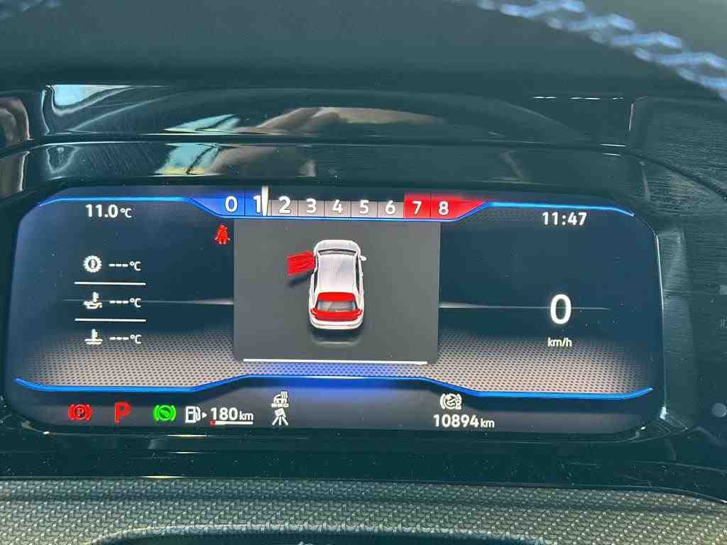 Fahrzeugabbildung Volkswagen Golf VIII R DSG 4M LEDplus Navi AID Pano Akra ACC RFK Harman SH 19