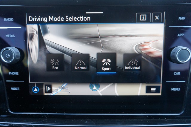 Fahrzeugabbildung Volkswagen T-Roc Cabriolet TSI R-Line DSG LEDplus Navi AID ACC RFK Keyless SHZ