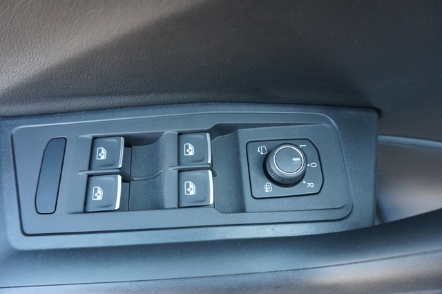 Fahrzeugabbildung Volkswagen T-Roc Cabriolet TSI R-Line DSG LEDplus Navi AID ACC RFK Keyless SHZ