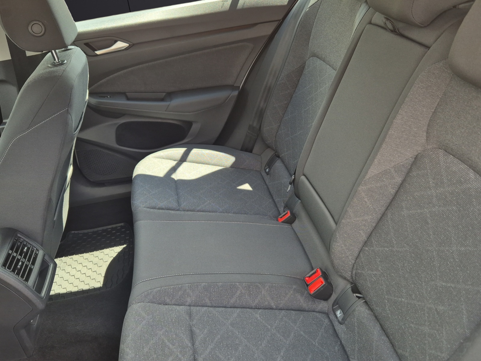 Fahrzeugabbildung Volkswagen Golf VIII Variant Life LED GRA SHZ LANE ASSIST