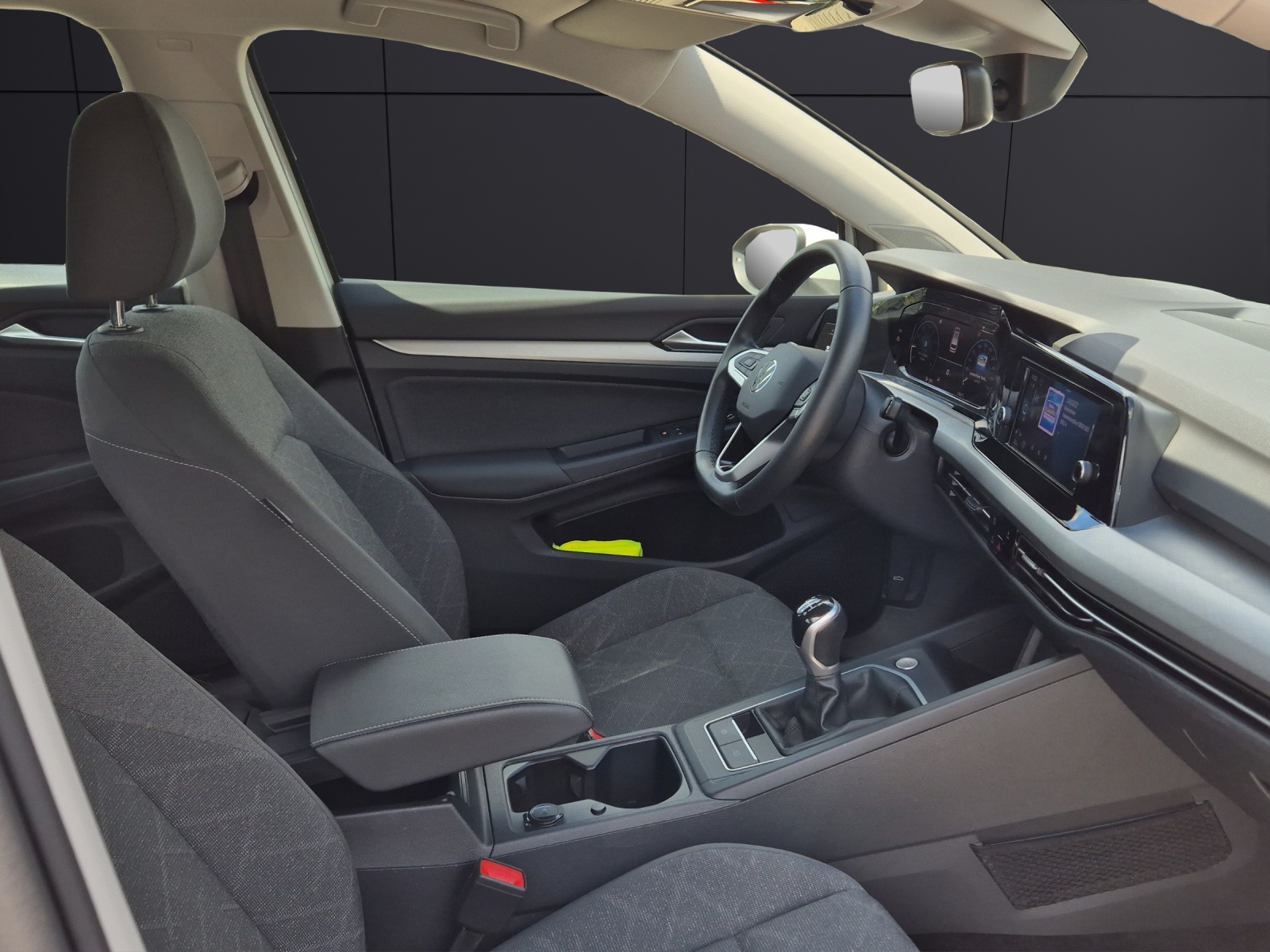 Fahrzeugabbildung Volkswagen Golf VIII Variant Life LED GRA SHZ LANE ASSIST