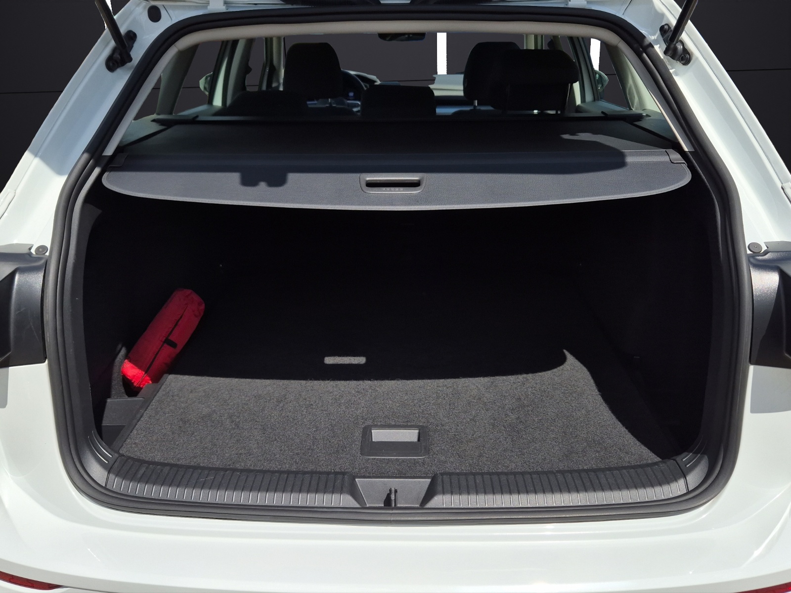 Fahrzeugabbildung Volkswagen Golf VIII Variant Life LED GRA SHZ LANE ASSIST