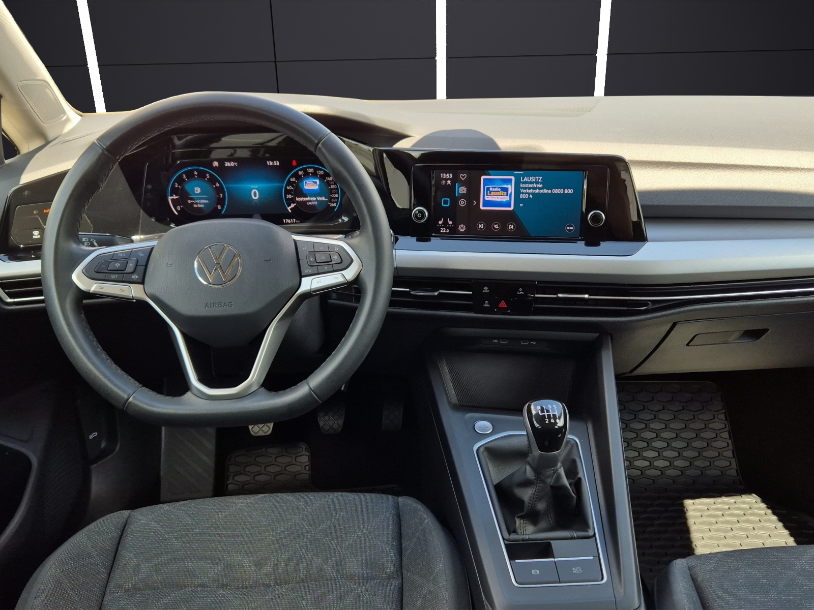 Fahrzeugabbildung Volkswagen Golf VIII Variant Life LED GRA SHZ LANE ASSIST