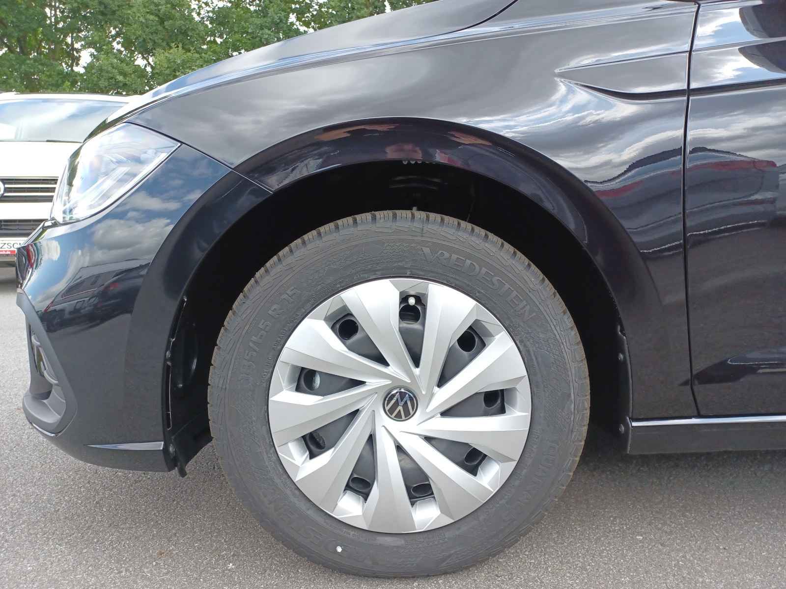 Fahrzeugabbildung Volkswagen Polo 1.0l Life DSG Light Assist Ganzjahresreifen