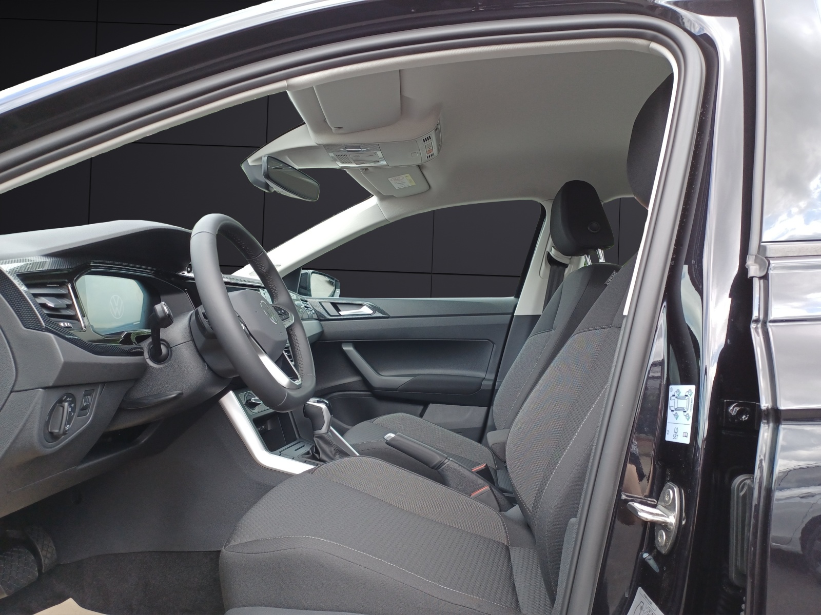 Fahrzeugabbildung Volkswagen Polo 1.0l Life DSG Light Assist Ganzjahresreifen