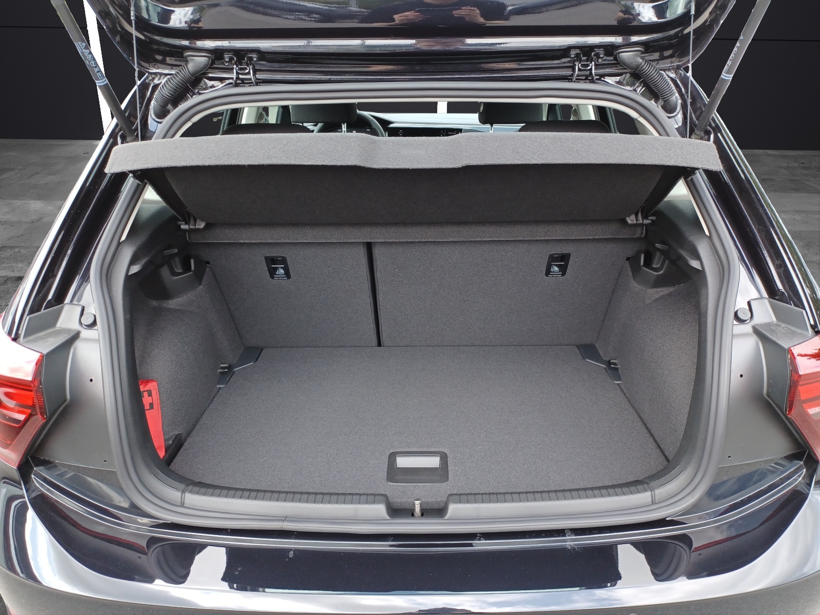 Fahrzeugabbildung Volkswagen Polo 1.0l Life DSG Light Assist Ganzjahresreifen