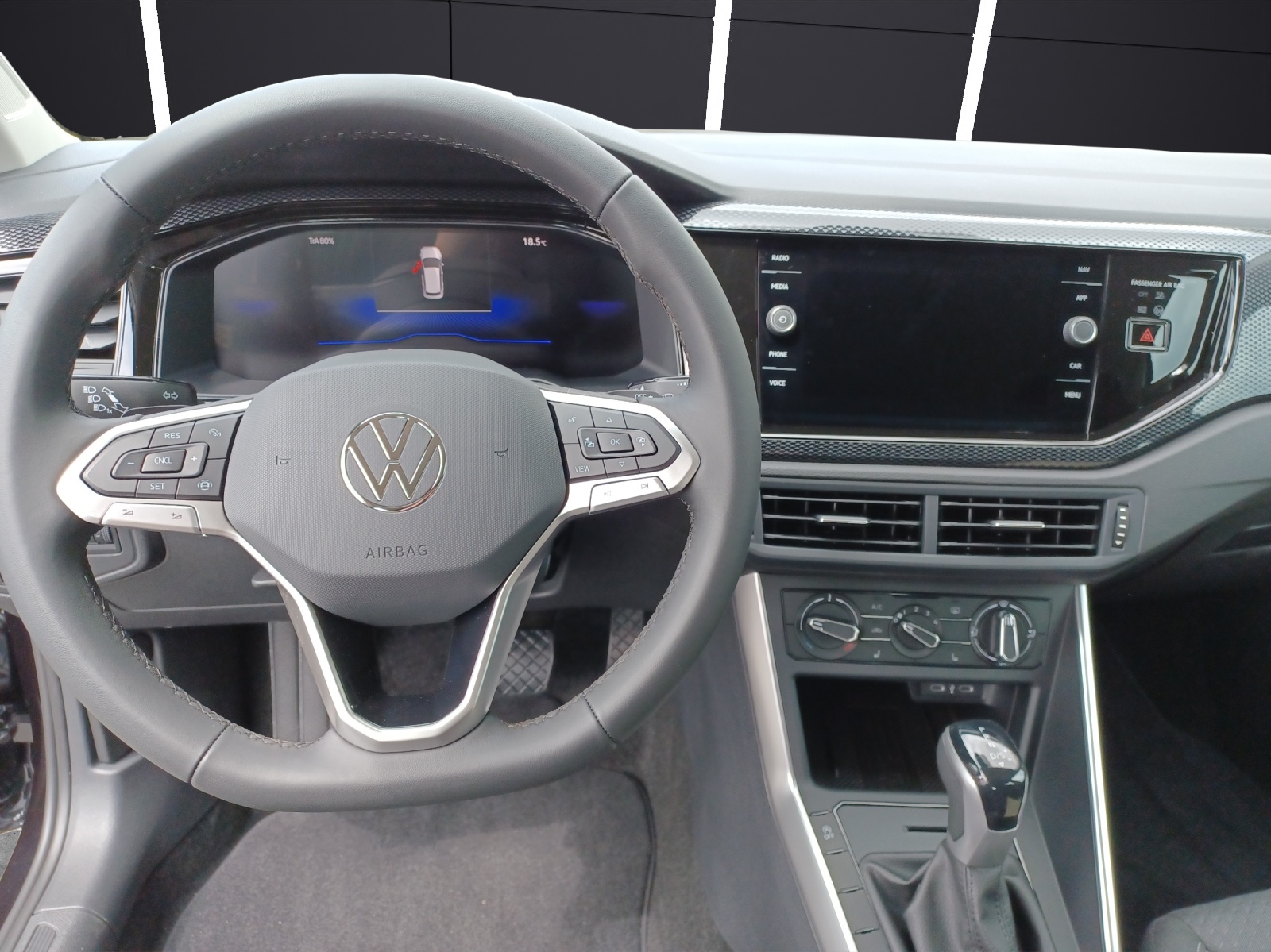 Fahrzeugabbildung Volkswagen Polo 1.0l Life DSG Light Assist Ganzjahresreifen