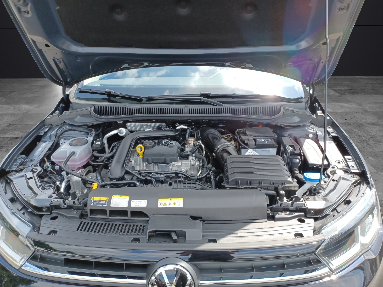 Fahrzeugabbildung Volkswagen Polo 1.0l Life DSG Light Assist Ganzjahresreifen