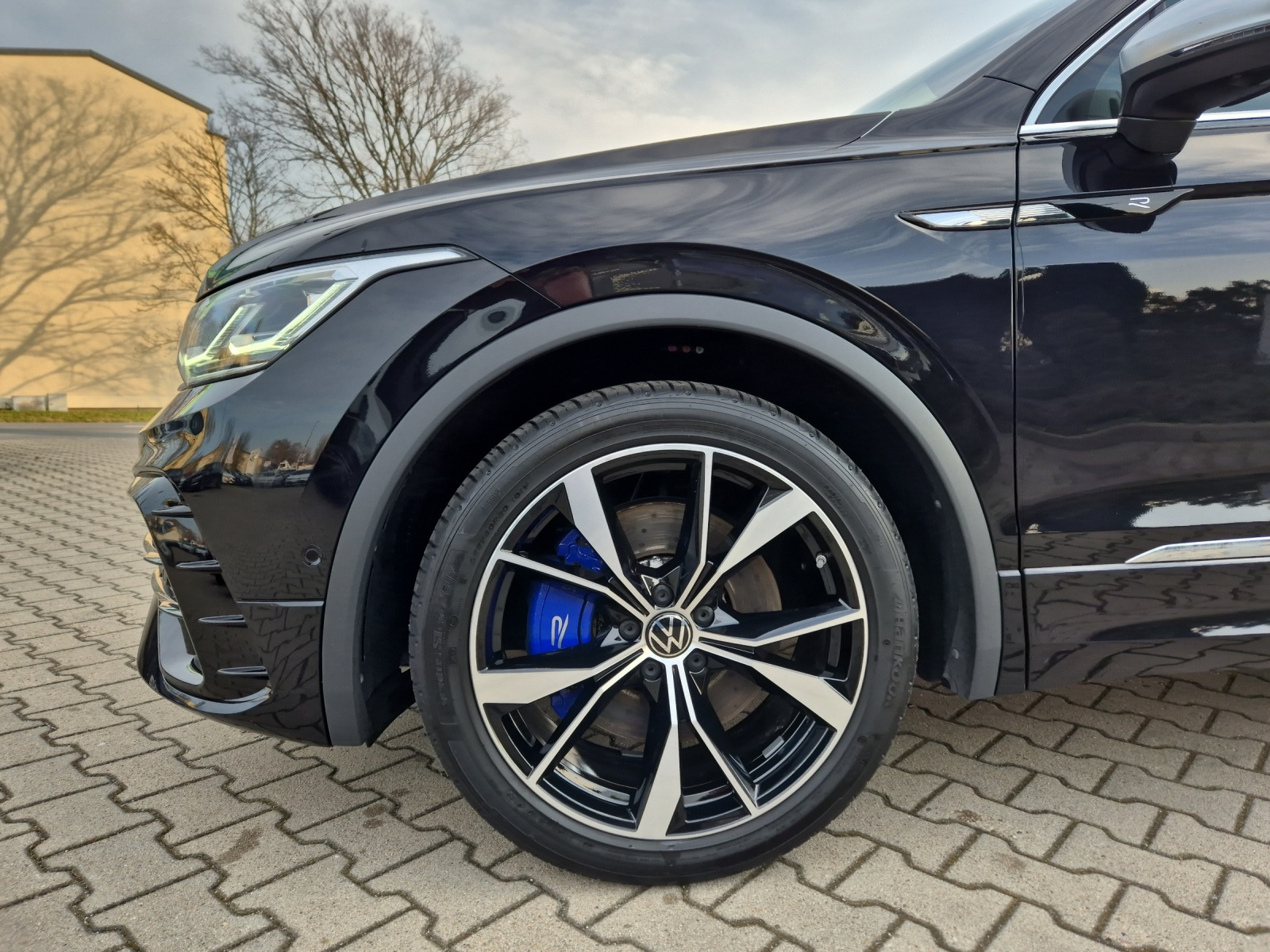 Fahrzeugabbildung Volkswagen Tiguan R 2.0 TSI 4M MATRIX ACC DCC AID NAVI 20
