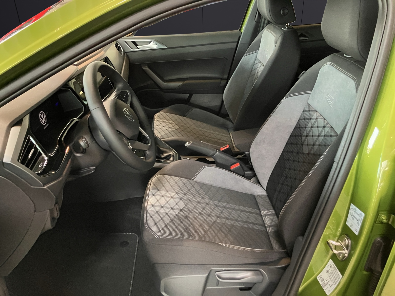 Fahrzeugabbildung Volkswagen Taigo 1,0 l TSI R-Line Black-Style RearView