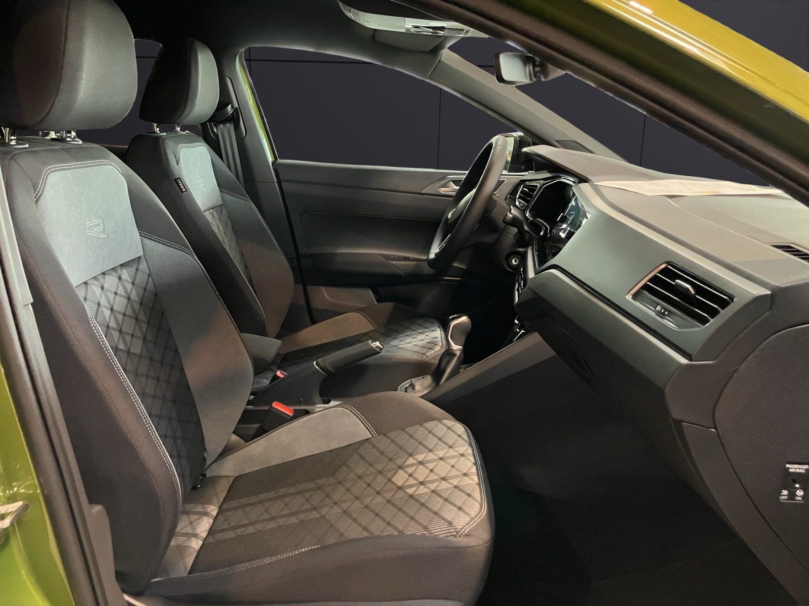 Fahrzeugabbildung Volkswagen Taigo 1,0 l TSI R-Line Black-Style RearView