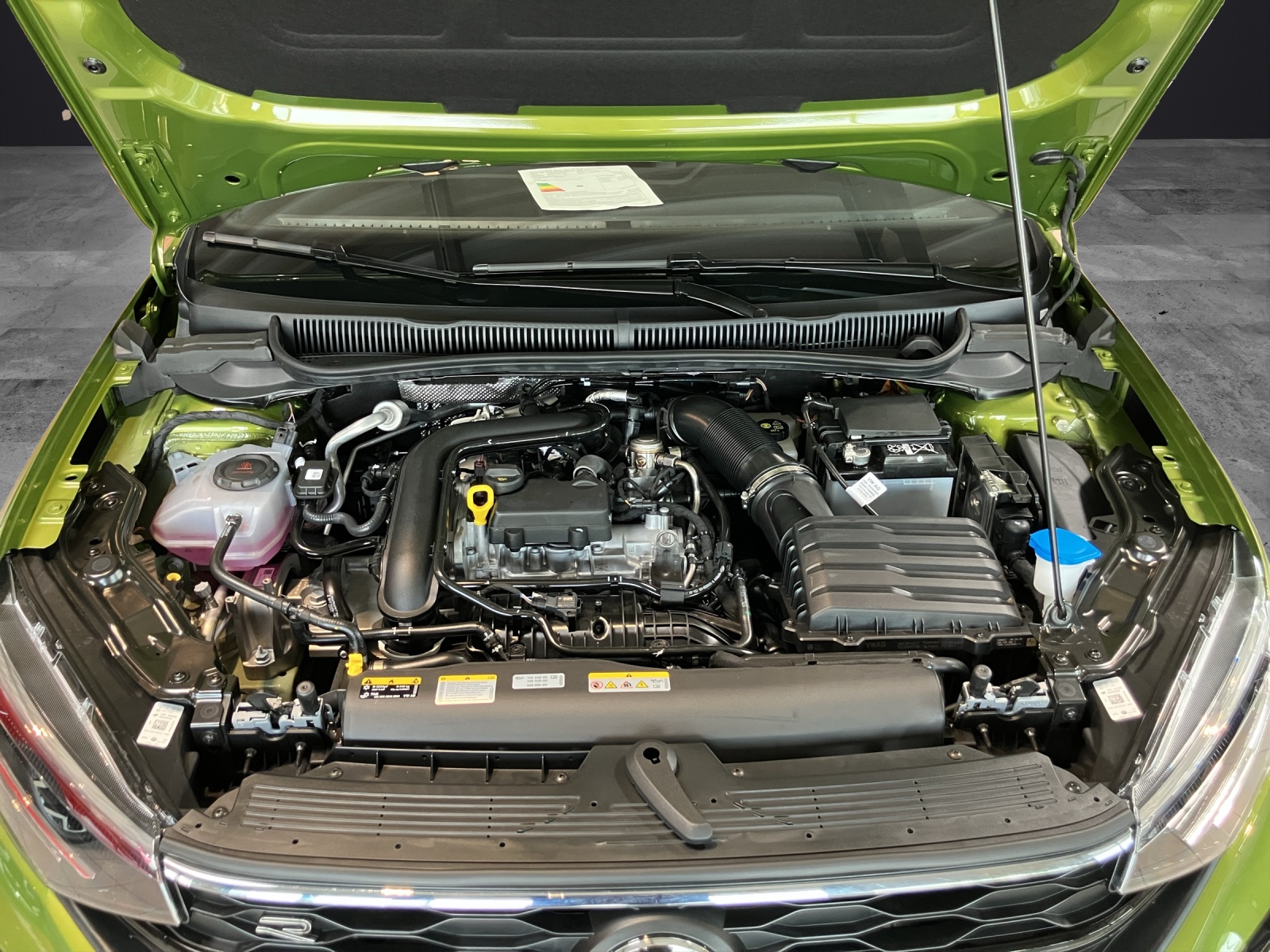 Fahrzeugabbildung Volkswagen Taigo 1,0 l TSI R-Line Black-Style RearView