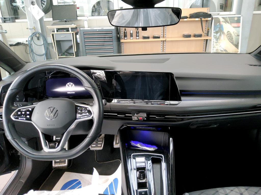 Fahrzeugabbildung Volkswagen Golf VIII TDI R-Line DSG LED Navi AID ACC PDC SH