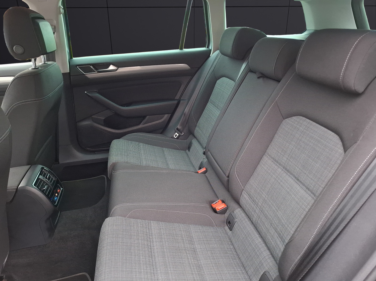 Fahrzeugabbildung Volkswagen Passat Variant TDI Business Matrix Navi ACC RFK SH