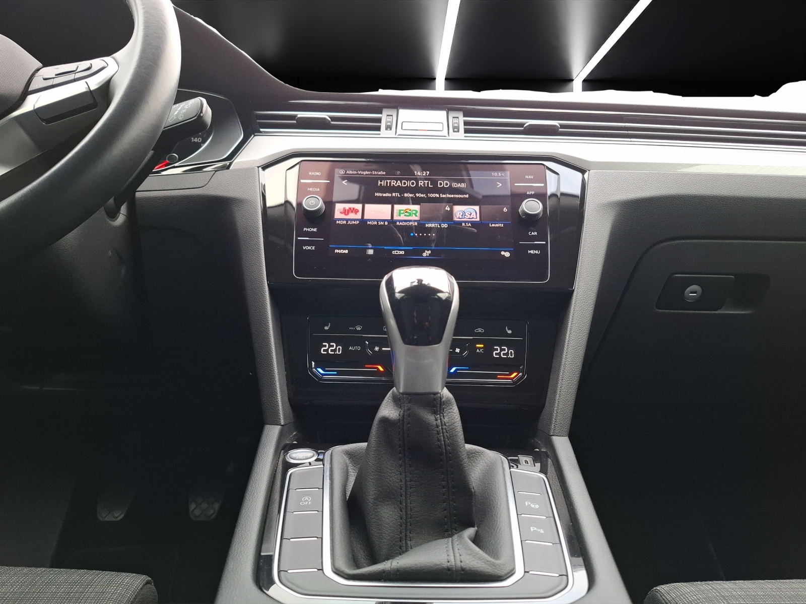 Fahrzeugabbildung Volkswagen Passat Variant TDI Business Matrix Navi ACC RFK SH