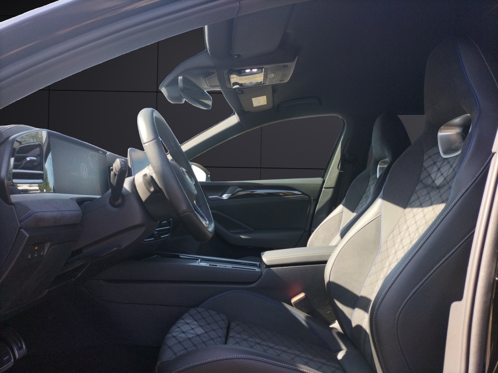 Fahrzeugabbildung Volkswagen Passat TDI DSG R-Line Black Style MATRIX ACC DCC AHK HUD AID NAVI