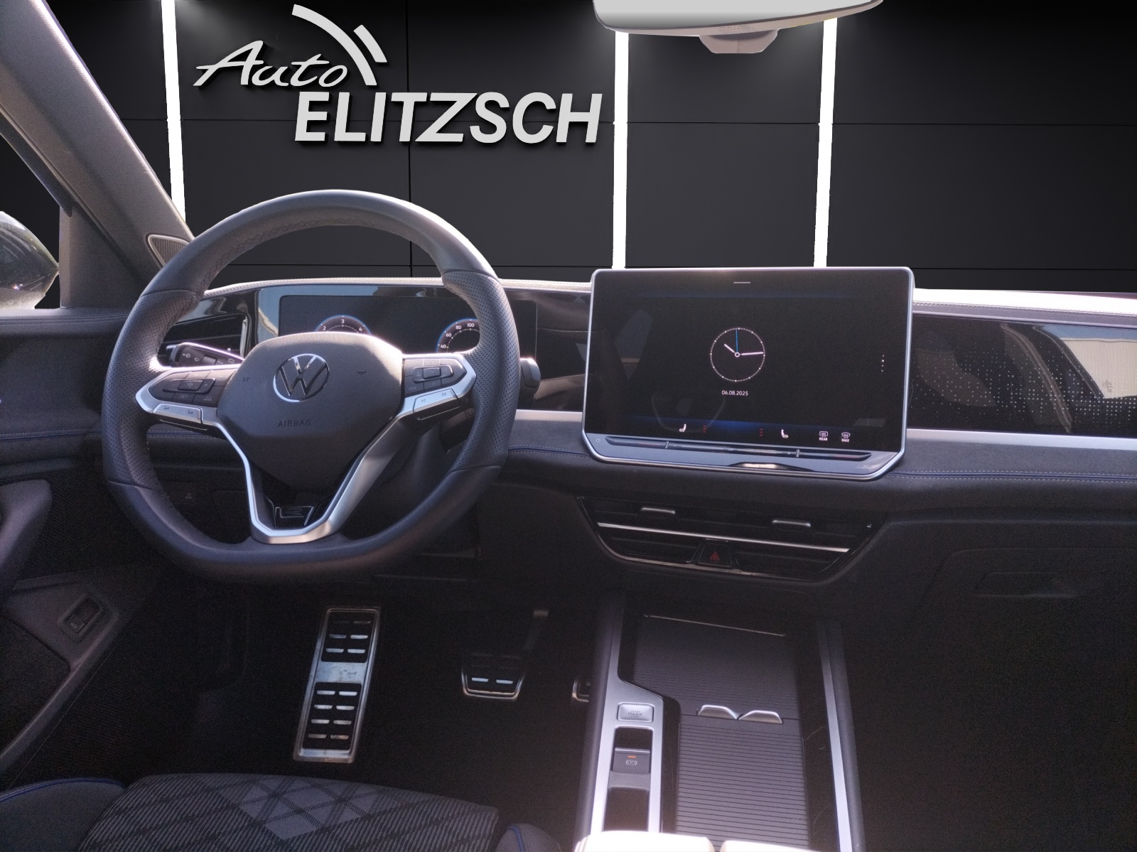 Fahrzeugabbildung Volkswagen Passat TDI DSG R-Line Black Style MATRIX ACC DCC AHK HUD AID NAVI
