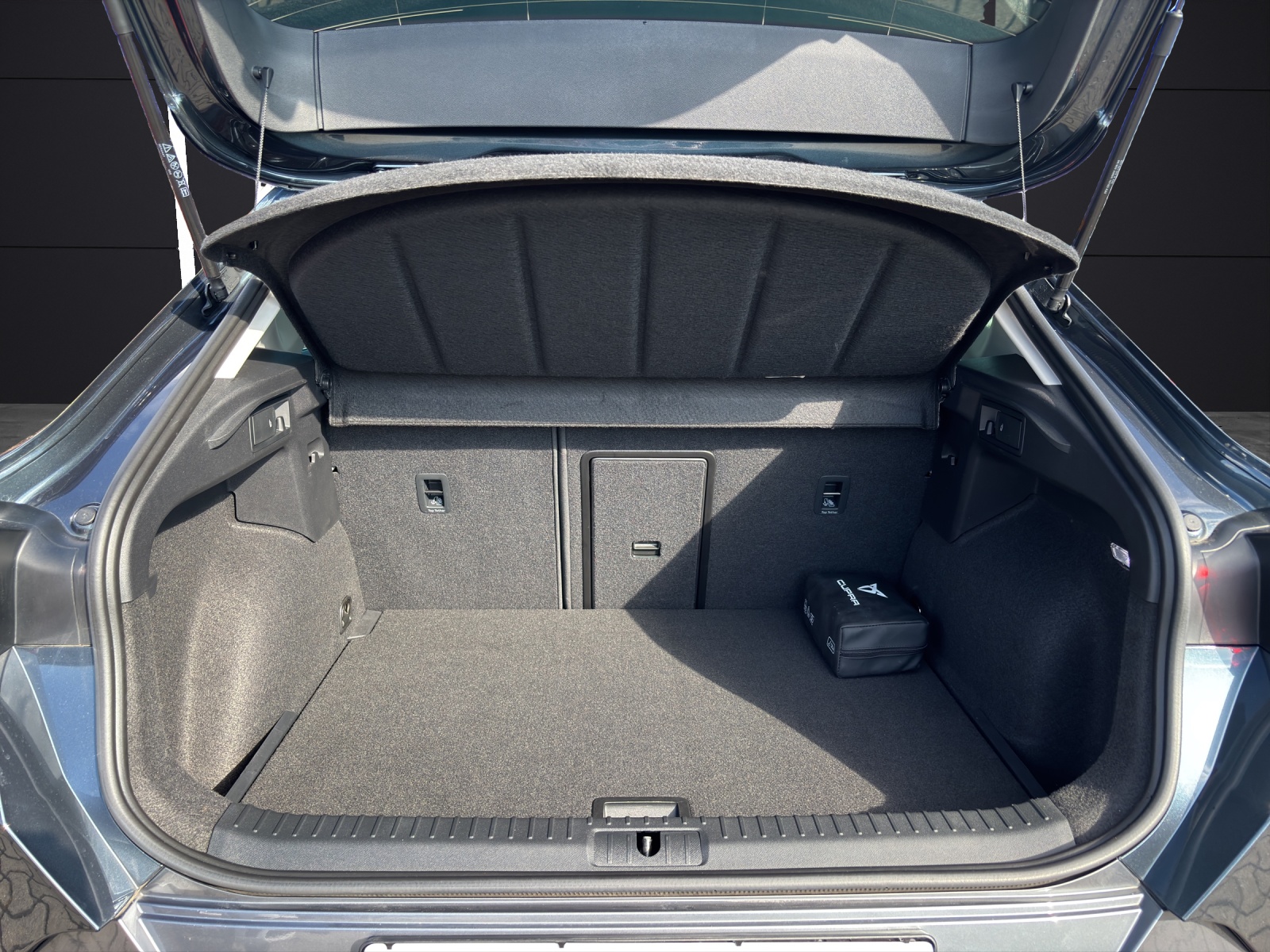 Fahrzeugabbildung CUPRA Formentor 1.5 TSI Matrix Navi ACC VC RFK SHZ