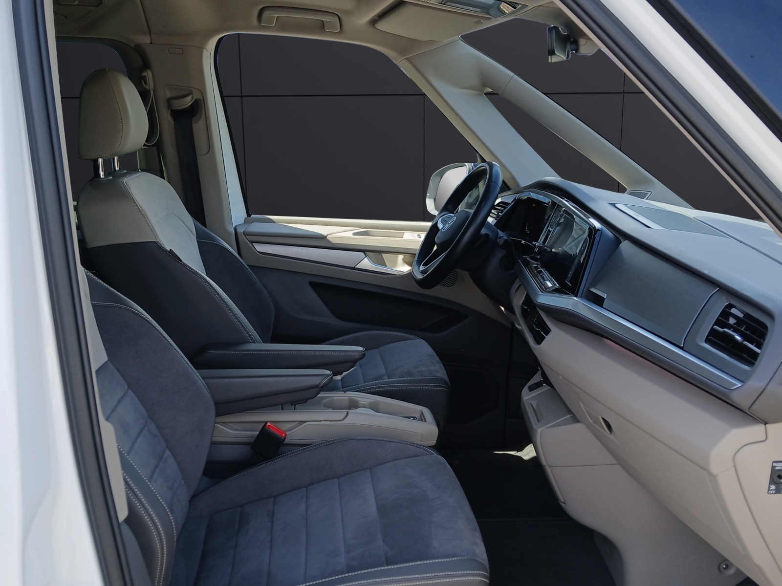 Fahrzeugabbildung Volkswagen T7 Multivan TDI Edition DSG lang Matrix AHK CarPlay AID RFK Harmann SH