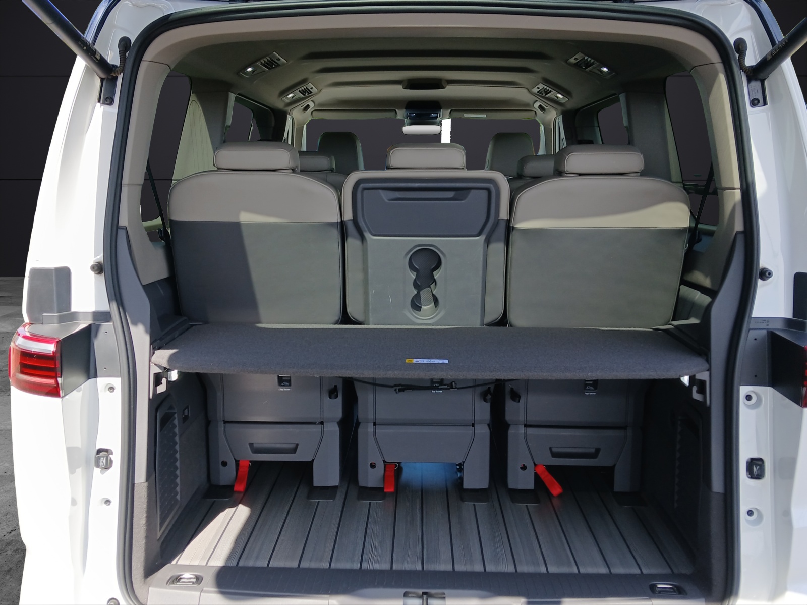 Fahrzeugabbildung Volkswagen T7 Multivan TDI Edition DSG lang Matrix AHK CarPlay AID RFK Harmann SH