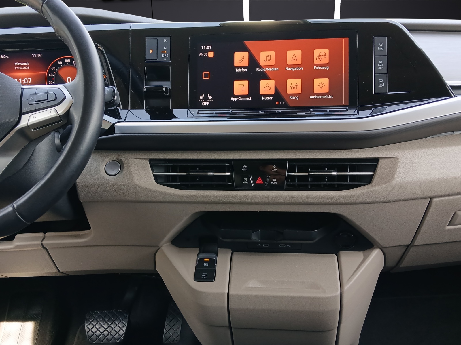 Fahrzeugabbildung Volkswagen T7 Multivan TDI Edition DSG lang Matrix AHK CarPlay AID RFK Harmann SH