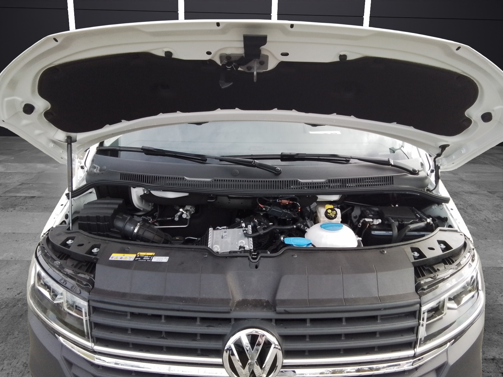 Fahrzeugabbildung Volkswagen T6 Kombi T6.1 TDI 9- Sitzer LR AHK KLIMA PDC