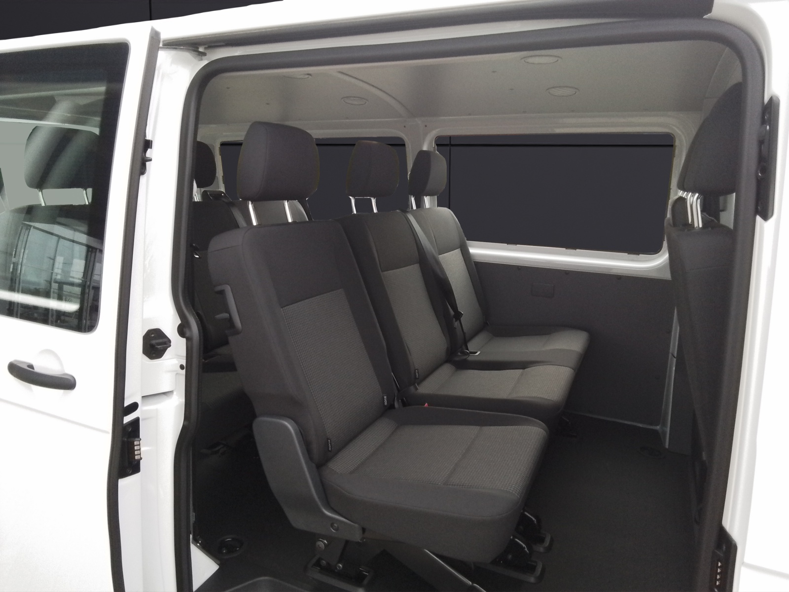 Fahrzeugabbildung Volkswagen T6 Kombi T6.1 TDI 9- Sitzer LR AHK KLIMA PDC