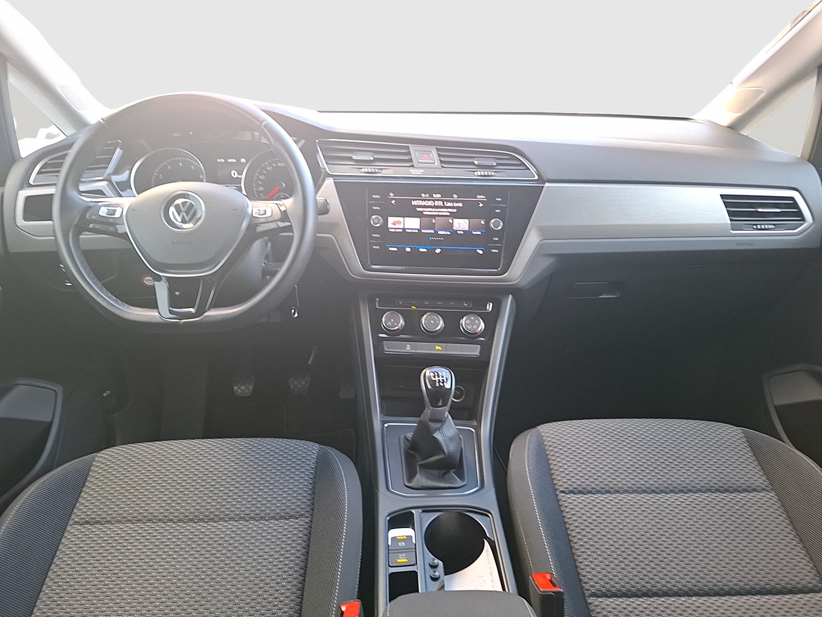 Fahrzeugabbildung Volkswagen Touran TSI Comfortline LED AHK Navi ACC RFK SH