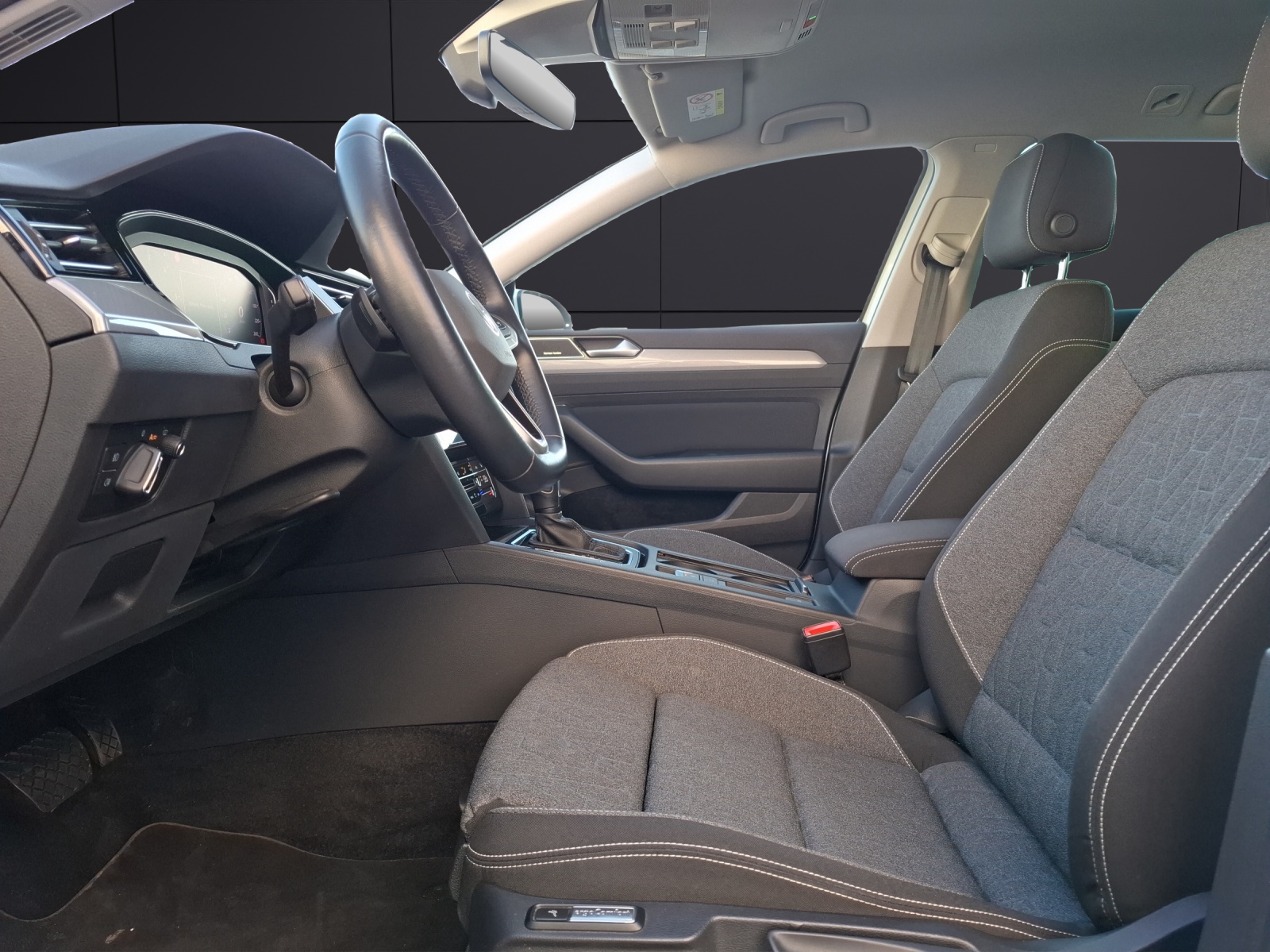 Fahrzeugabbildung Volkswagen Passat Variant TDI Business DSG R-Line Matrix AHK Navi HUD AID ACC RFK SH 18