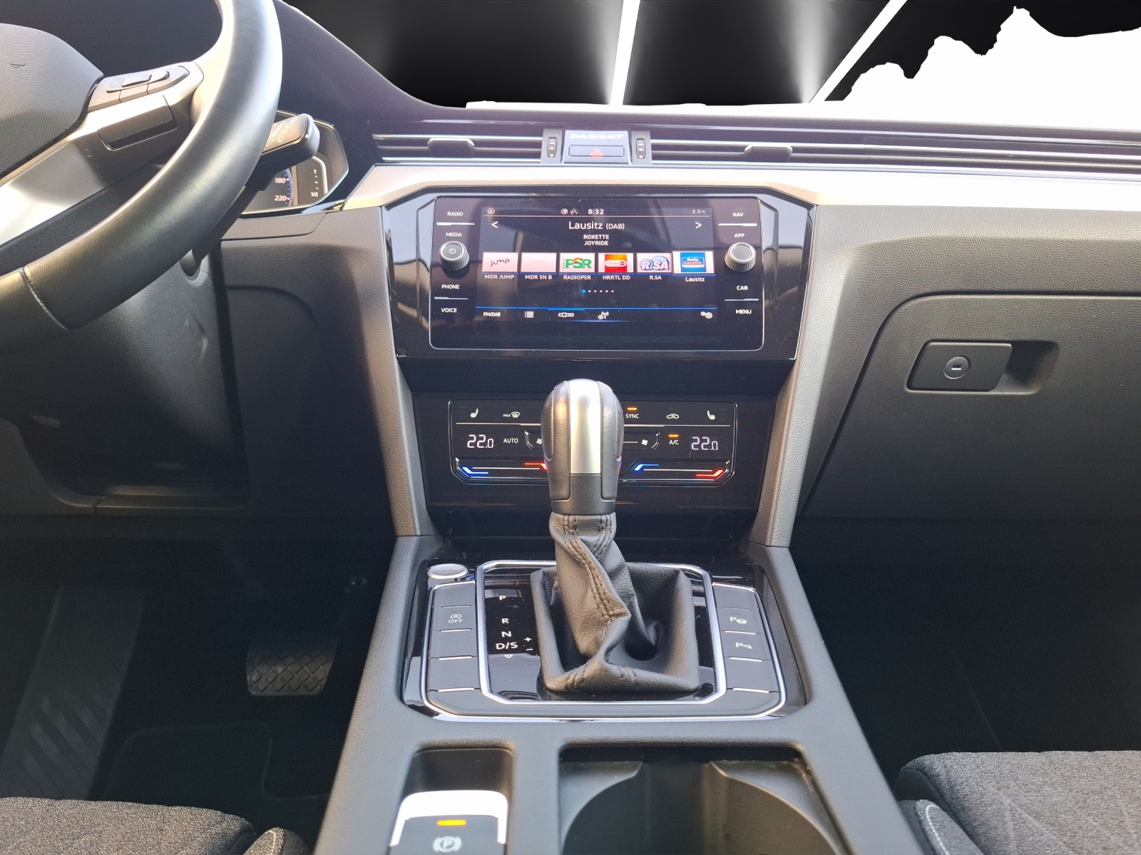 Fahrzeugabbildung Volkswagen Passat Variant TDI Business DSG R-Line Matrix AHK Navi HUD AID ACC RFK SH 18