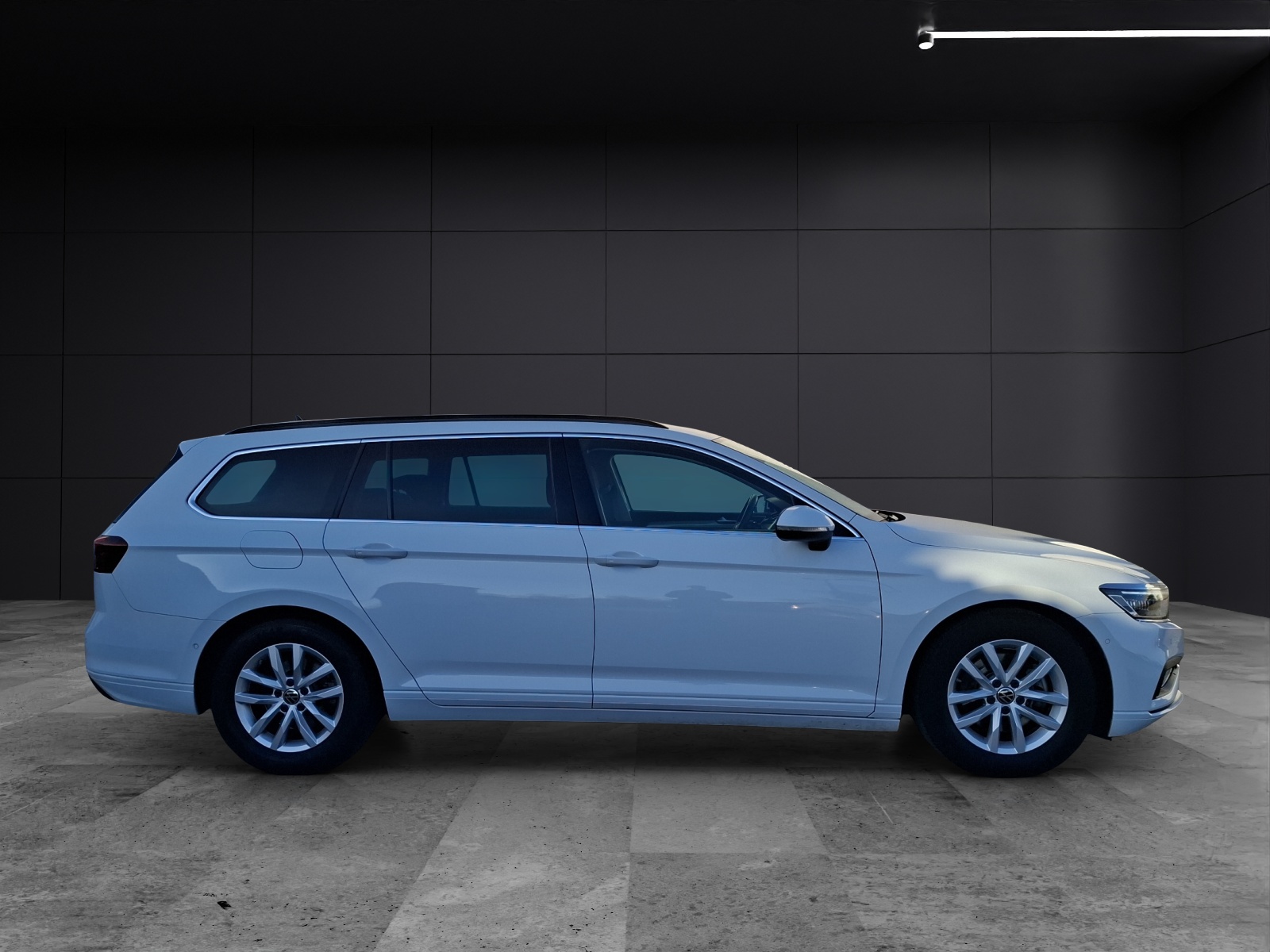 Fahrzeugabbildung Volkswagen Passat Variant TDI Business DSG R-Line Matrix AHK Navi HUD AID ACC RFK SH 18