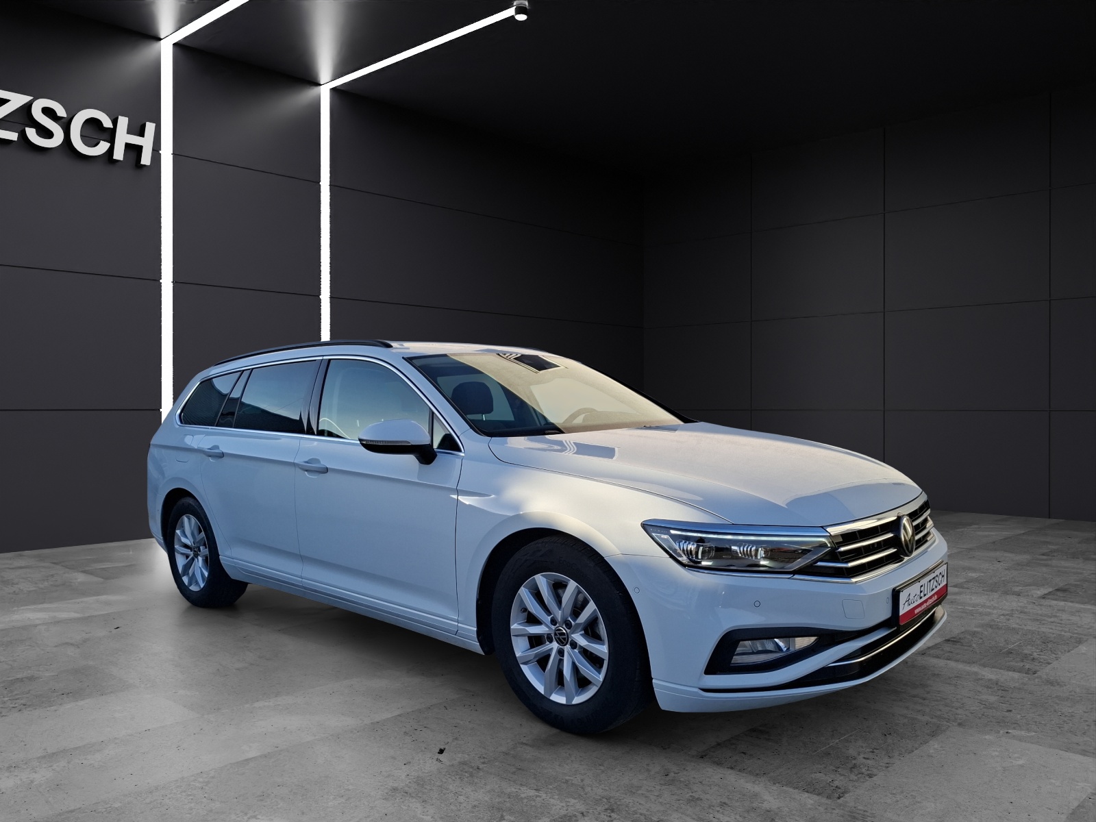 Fahrzeugabbildung Volkswagen Passat Variant TDI Business DSG R-Line Matrix AHK Navi HUD AID ACC RFK SH 18